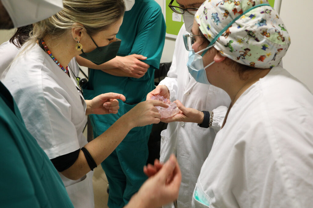 Silvia Sgarzi assieme ai colleghi nel padiglione 23 del Policlinico di Sant'Orsola